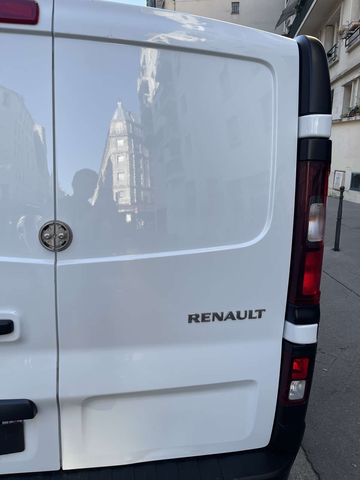 RENAULT TRAFIC III (2) 2.0 FOURGON L1H1 2800 KG BLUE DCI 130 GRAND CONFORT 19