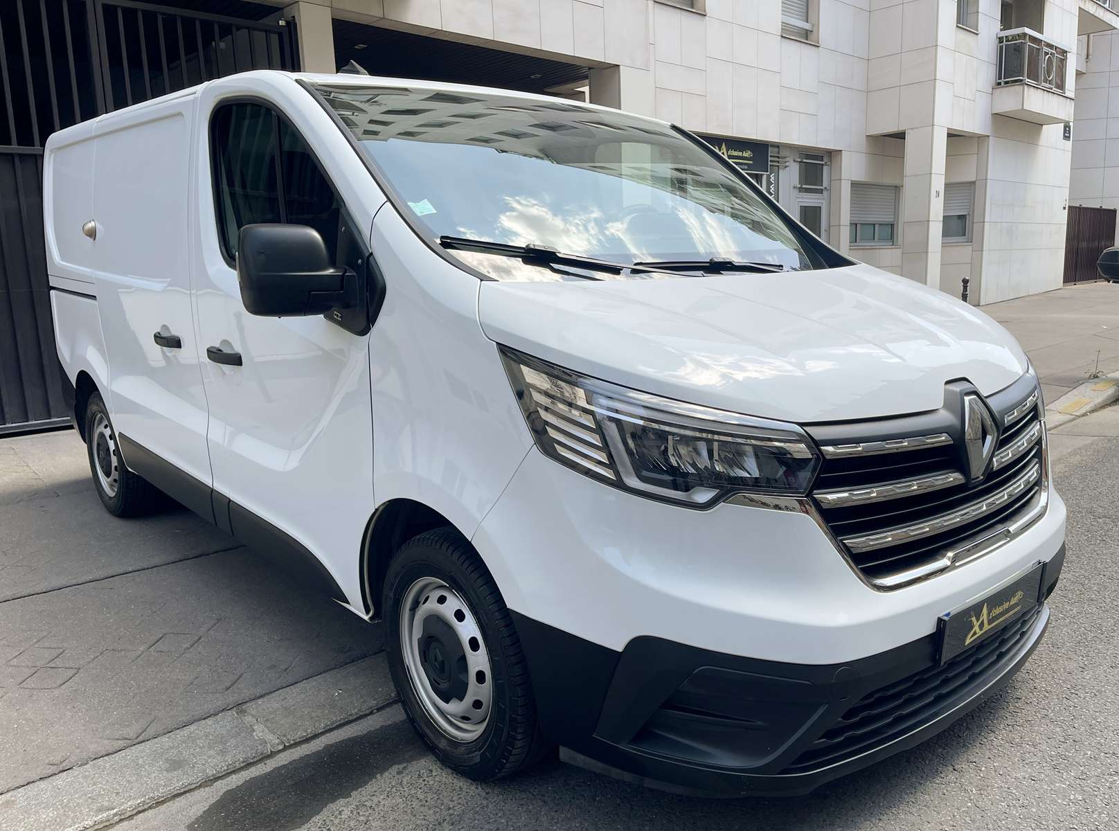 RENAULT TRAFIC III (2) 2.0 FOURGON L1H1 2800 KG BLUE DCI 130 GRAND CONFORT