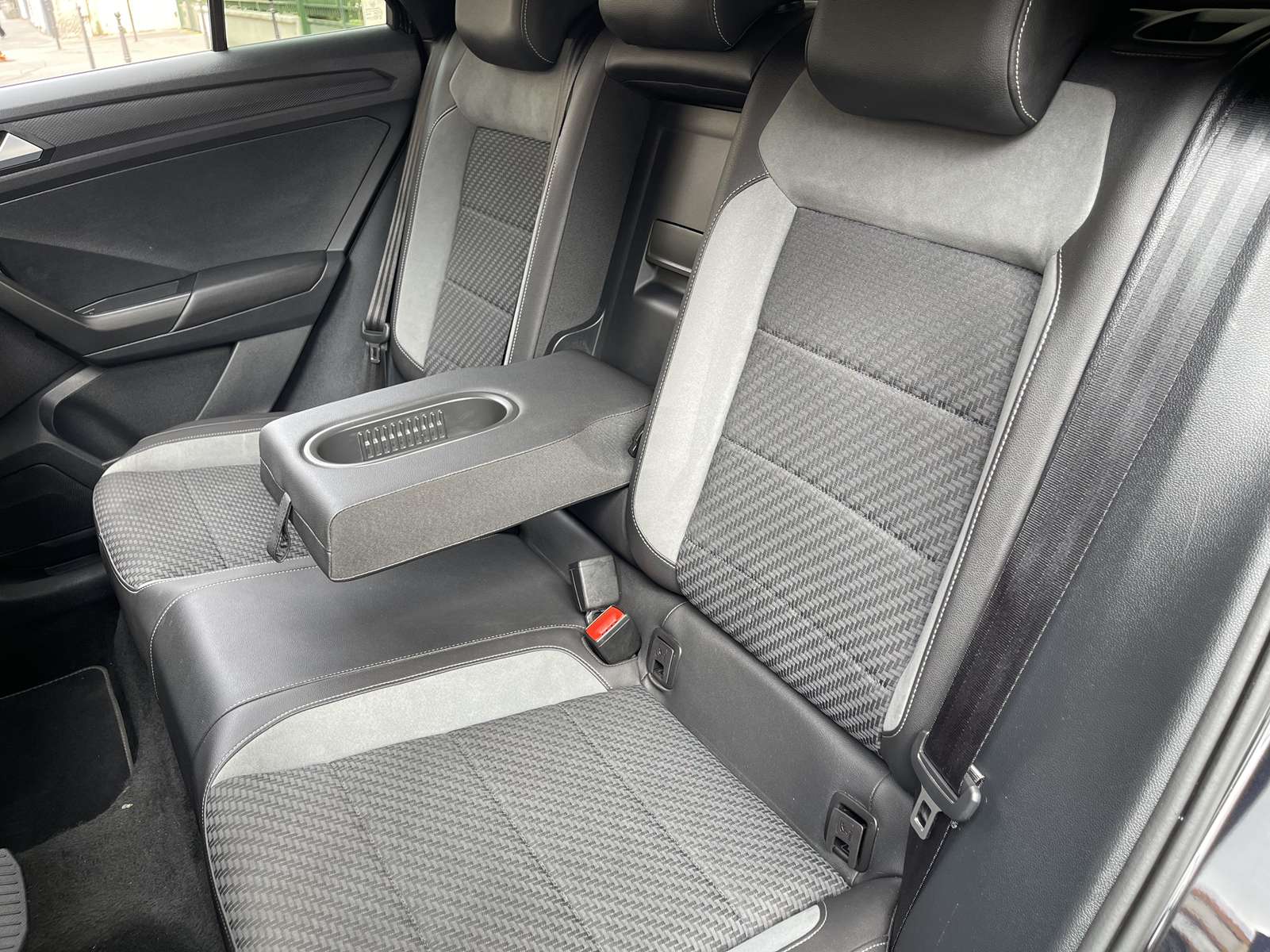 VOLKSWAGEN T-ROC 2.0 TDI 150 R-LINE DSG7 11