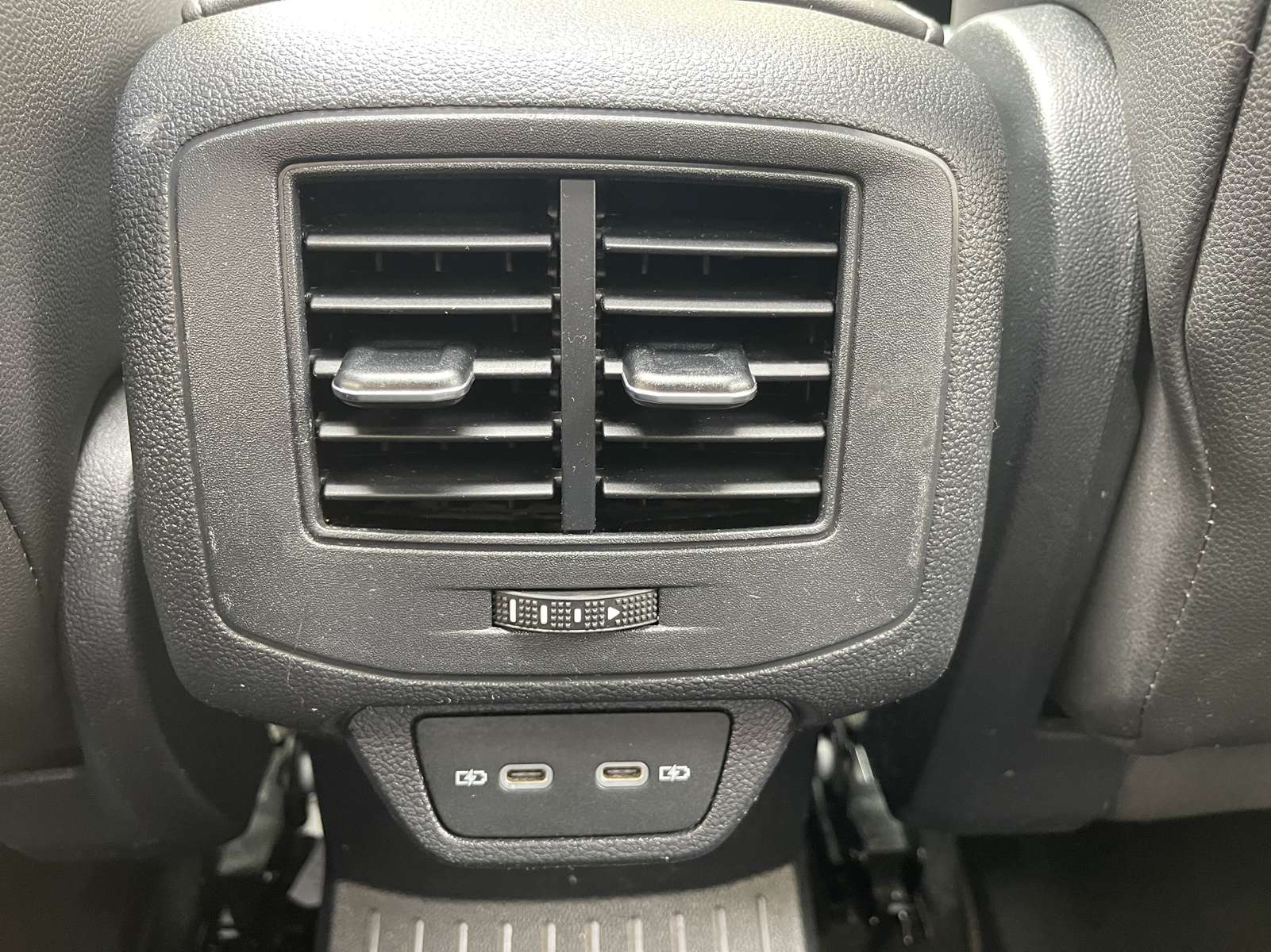 VOLKSWAGEN T-ROC 2.0 TDI 150 R-LINE DSG7 22