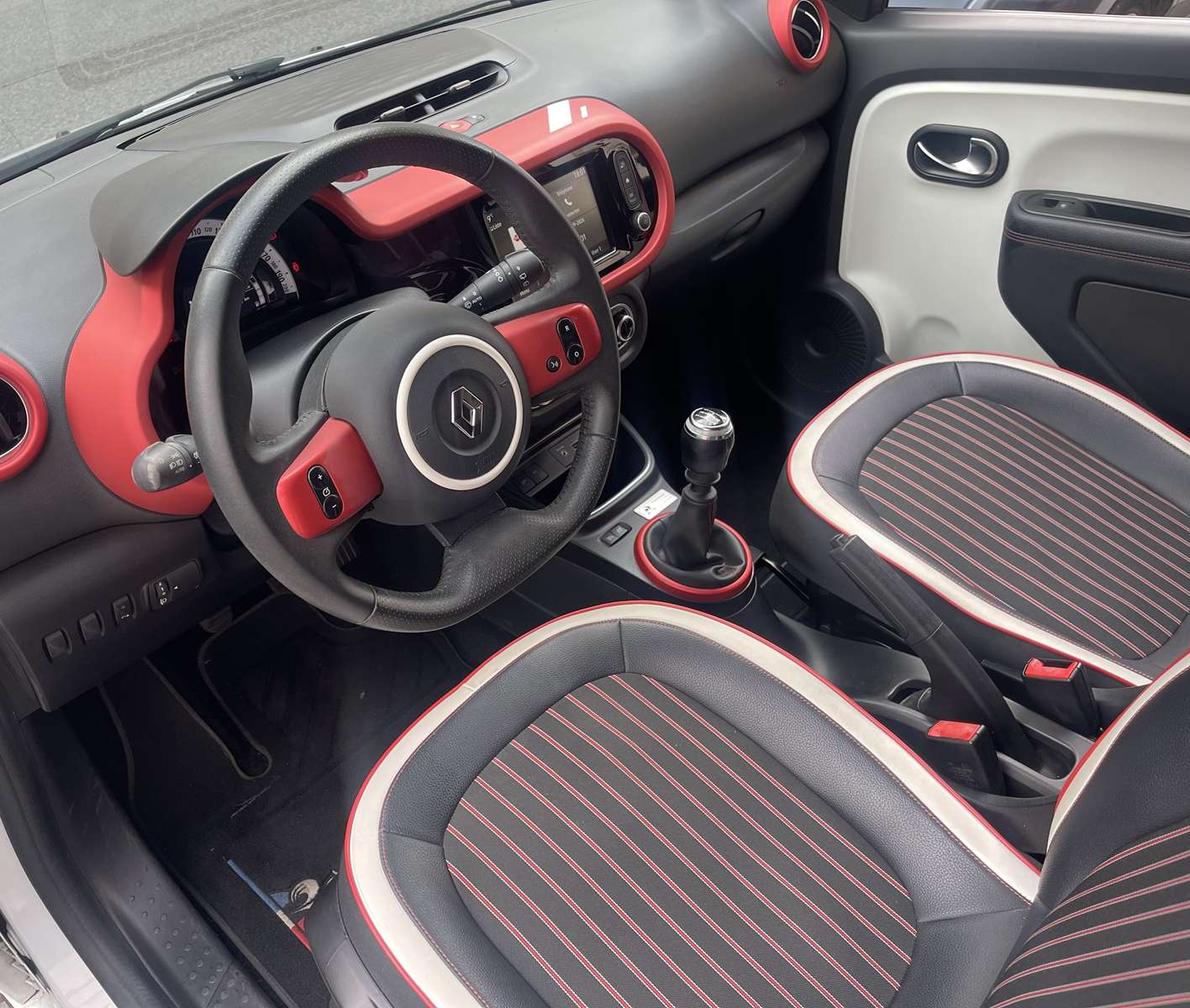 RENAULT TWINGO III (2) 0.9 TCE 95 LE COQ SPORTIF 15