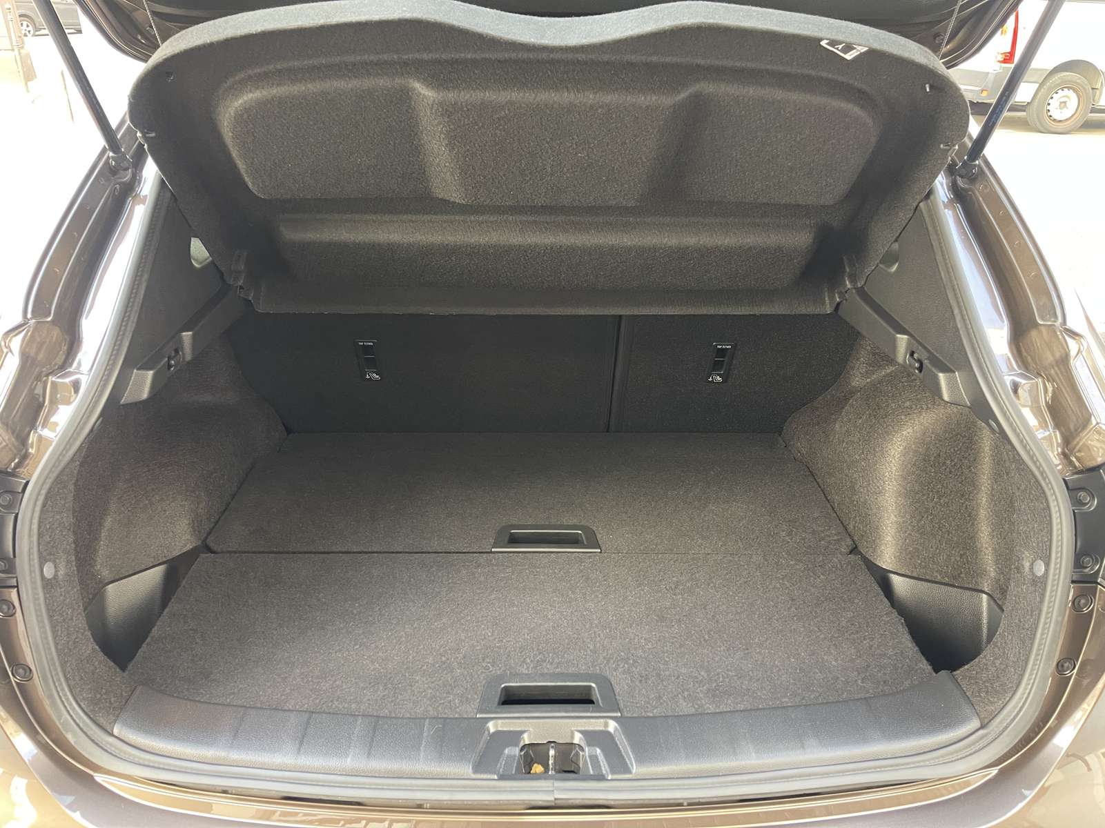 NISSAN QASHQAI II (2) 1.3 DIG-T 140 N-CONNECTA 1ère main 23