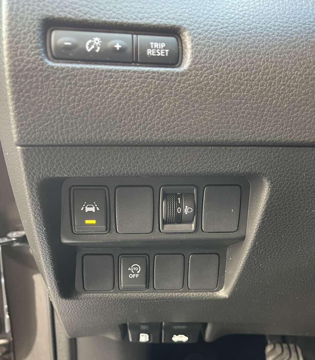 NISSAN QASHQAI II (2) 1.3 DIG-T 140 N-CONNECTA 1ère main 26