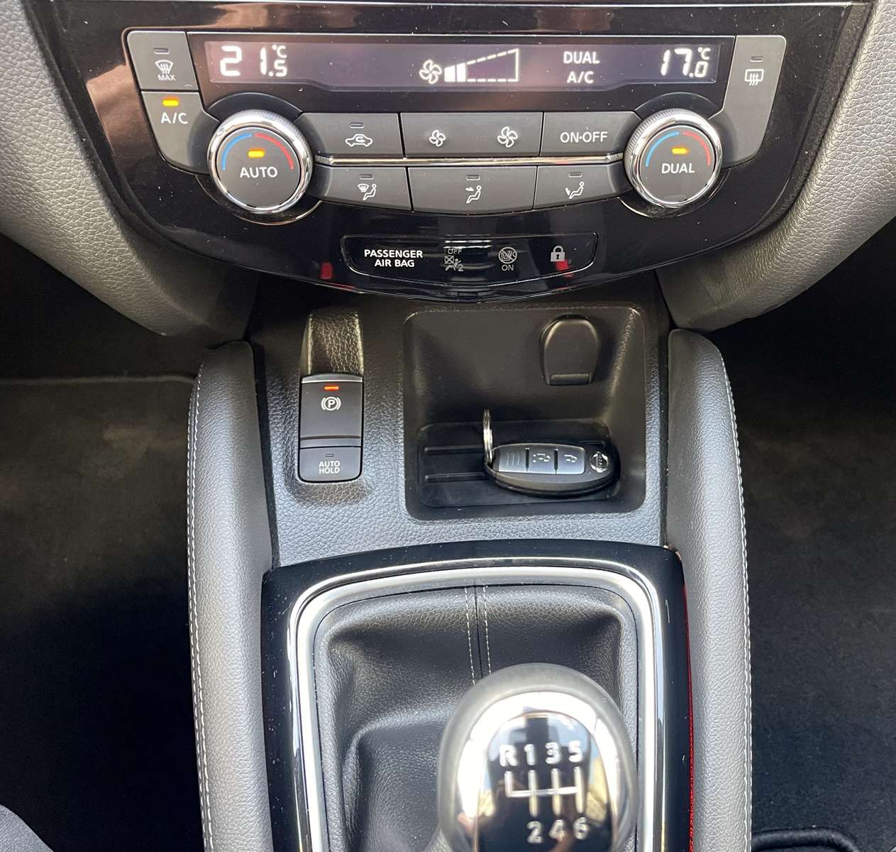 NISSAN QASHQAI II (2) 1.3 DIG-T 140 N-CONNECTA 1ère main 17