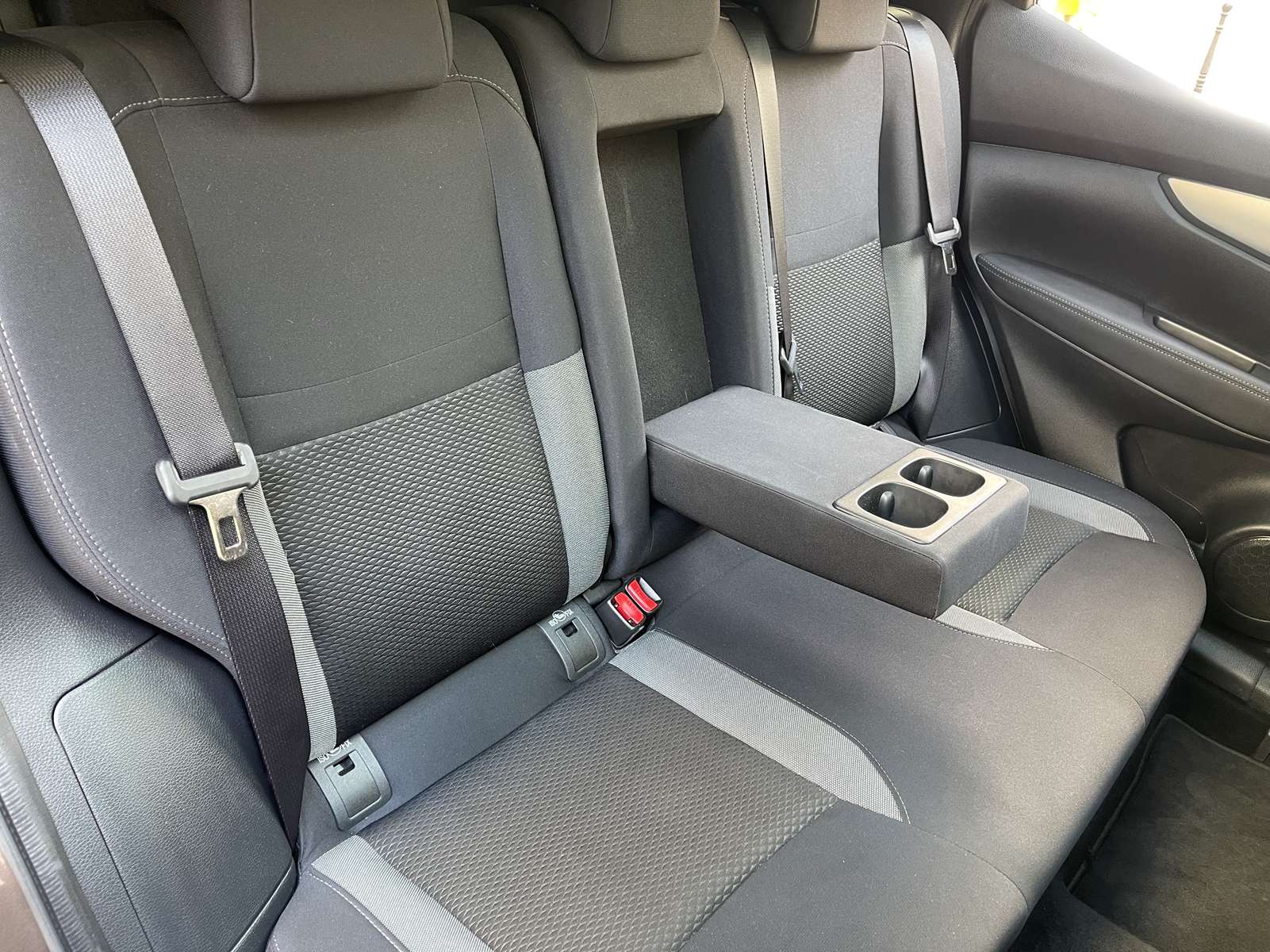 NISSAN QASHQAI II (2) 1.3 DIG-T 140 N-CONNECTA 1ère main 10