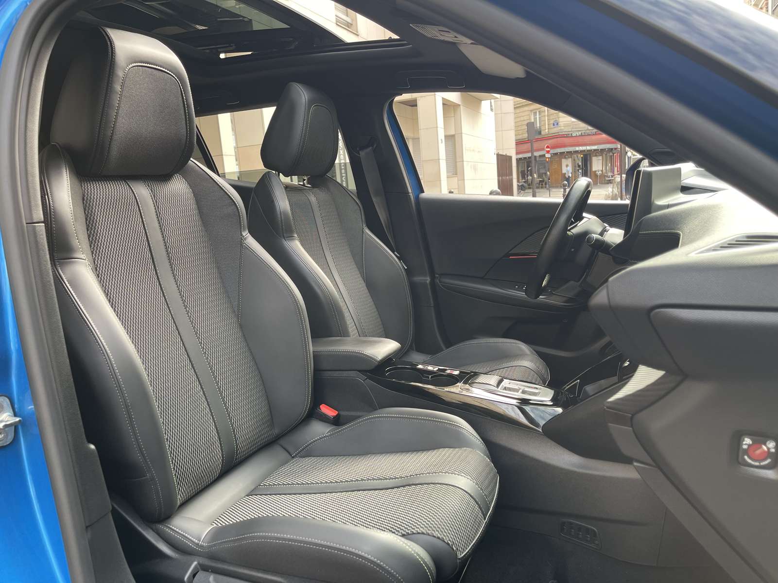 PEUGEOT 2008 II (2) ELECTRIQUE 156 GT 54 KWH 11