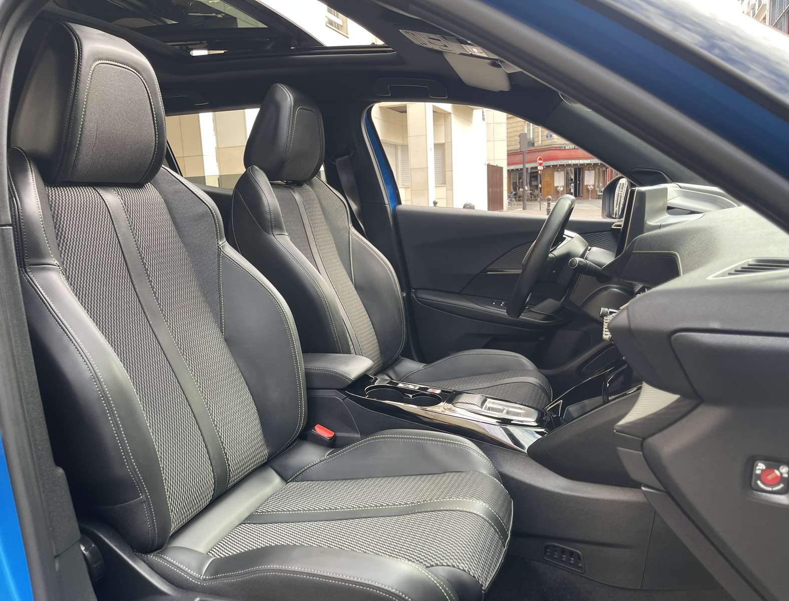 PEUGEOT 2008 II (2) ELECTRIQUE 156 GT 54 KWH 11